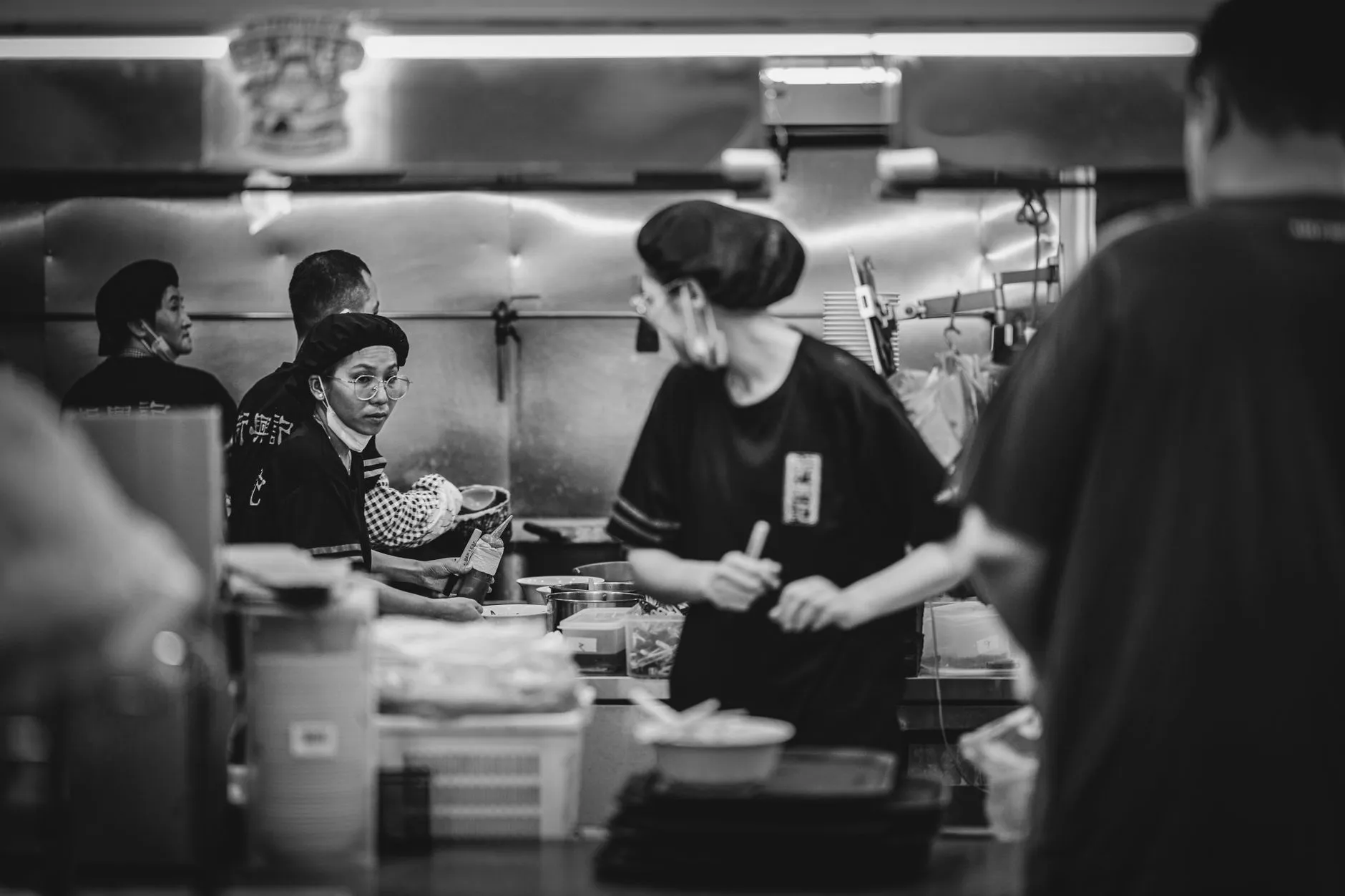 湖南建材市场建筑节能保温材料选购要点：德茂岩棉与玻璃棉对比分析