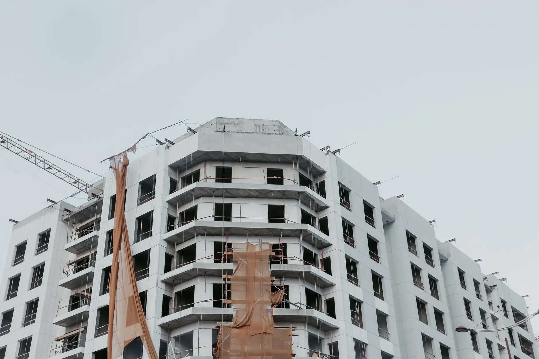 湖南建筑节能新标实施背景下岩棉板在外墙系统中的技术优势分析
