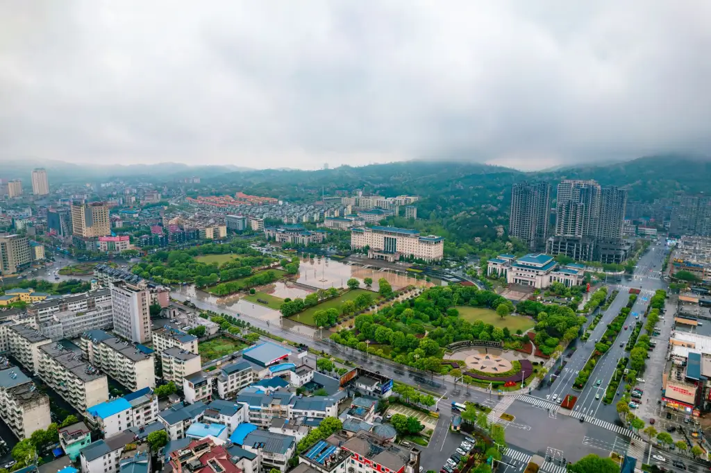 湖南岩棉板与玻璃棉在建筑外墙系统中的应用差异分析
