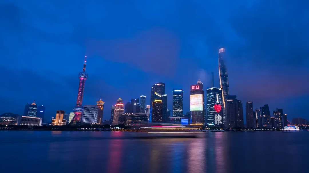 湖南德茂岩棉板在建筑外墙系统中的应用与性能优势分析